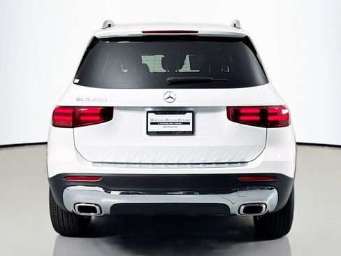 New 2026 Mercedes-Benz GLB 250 image 3