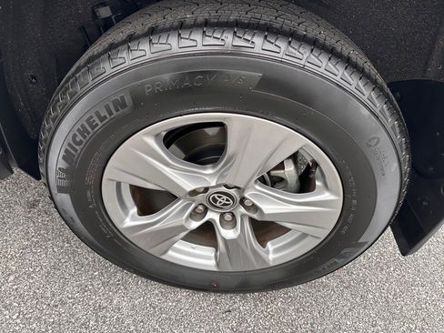 Used 2025 Toyota RAV4 XLE image 25