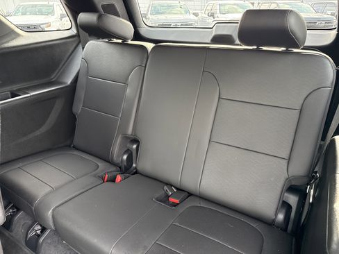 Used 2023 Chevrolet Traverse High Country image 31