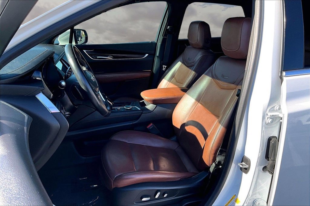 Used 2022 Cadillac XT5 Premium Luxury w/ Technology Package FWD image 21