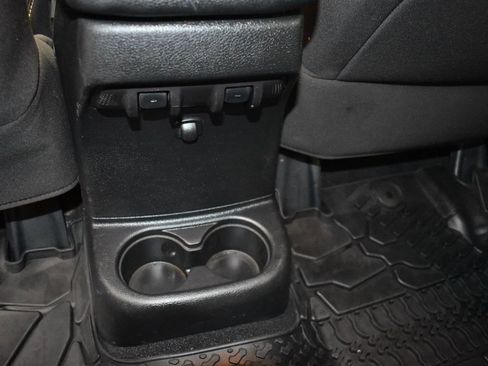 Used 2015 Jeep Wrangler Unlimited Rubicon w/ Connectivity Group image 17