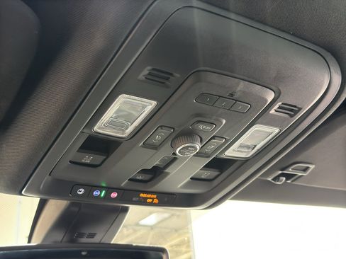 Used 2022 GMC Yukon Denali AWD/4WD image 37