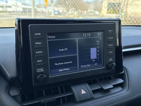 Used 2019 Toyota RAV4 LE w/ Carpet Mat Package image 18