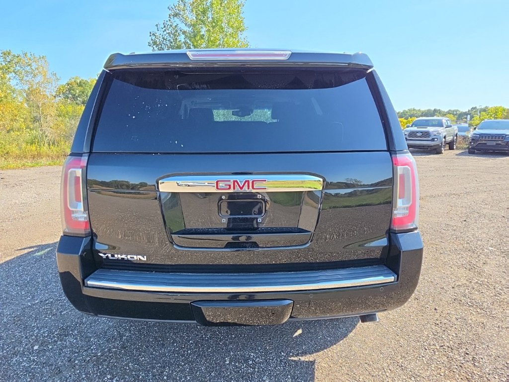 Used 2017 GMC Yukon Denali w/ Open Road Package AWD/4WD image 8