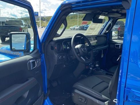 New 2025 Jeep Gladiator Rubicon image 14