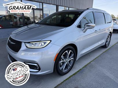 Used 2024 Chrysler Pacifica Pinnacle