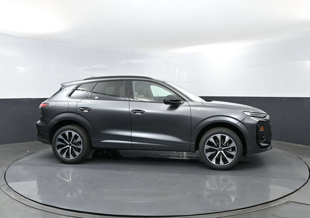 New 2026 Audi Q3 quattro 2.0T AWD/4WD image 4