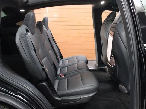 Used 2022 Tesla Model X image 9