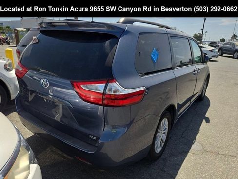 Used 2017 Toyota Sienna XLE FWD image 5