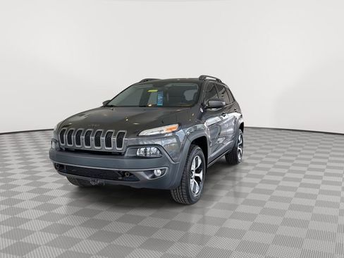 Used 2016 Jeep Cherokee Trailhawk w/ Comfort/Convenience Group AWD/4WD image 4