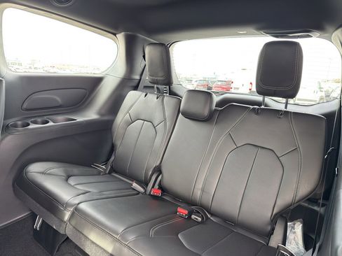 New 2026 Chrysler Pacifica Select image 34