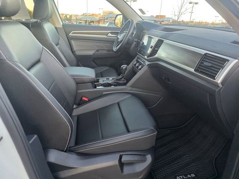 Used 2023 Volkswagen Atlas SE image 30