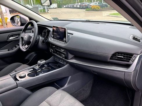 Used 2025 Nissan Rogue SV AWD/4WD image 14