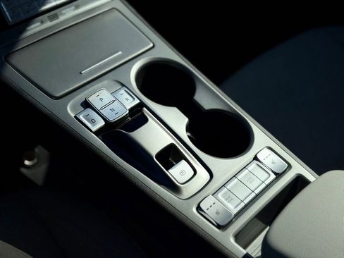 Used 2023 Hyundai Kona SE image 17