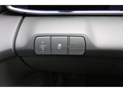 Certified 2025 Hyundai Elantra SEL image 19