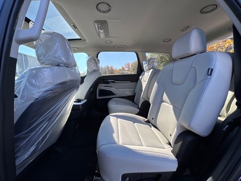 New 2025 Kia Telluride S image 9