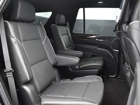 Used 2021 Cadillac Escalade Premium Luxury image 35