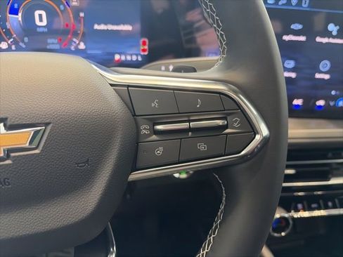 New 2026 Chevrolet Traverse LT w/ Sun and Wheel Package FWD image 18