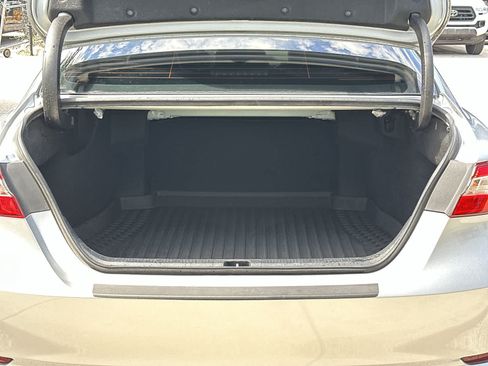 Used 2020 Toyota Camry SE FWD image 16