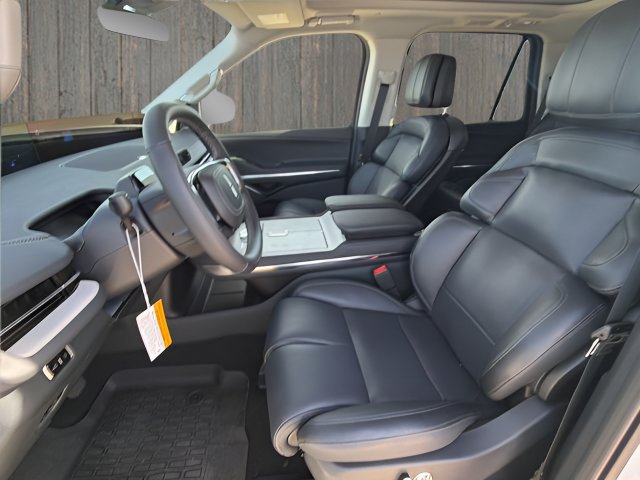 New 2025 Lincoln Navigator Reserve AWD/4WD image 16