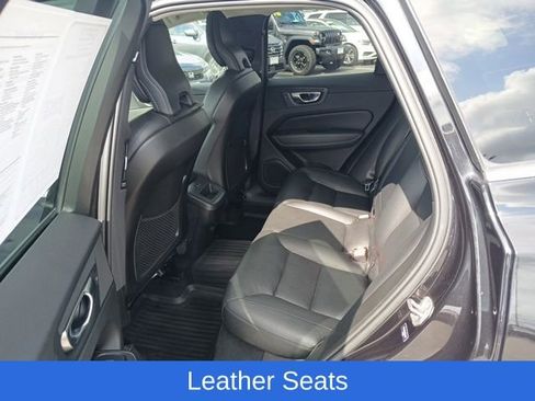 Used 2022 Volvo XC60 B5 Momentum w/ Advanced Package image 10
