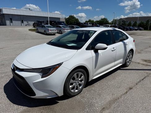 Used 2023 Toyota Corolla LE w/ Carpet Mat Package (TMS) FWD image 2