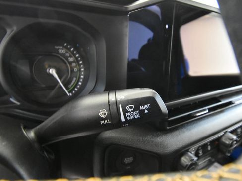Used 2024 Jeep Wrangler Unlimited w/ Convenience Group AWD/4WD image 33