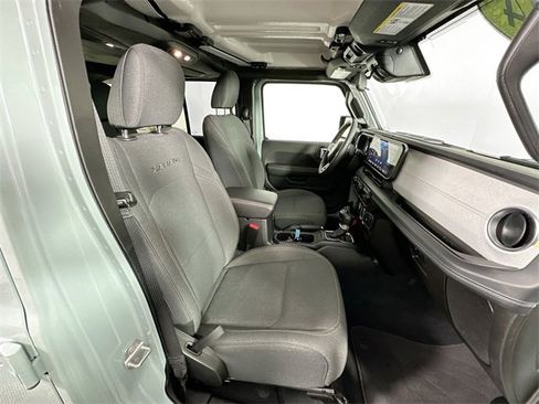 Used 2024 Jeep Wrangler Unlimited Sahara image 28