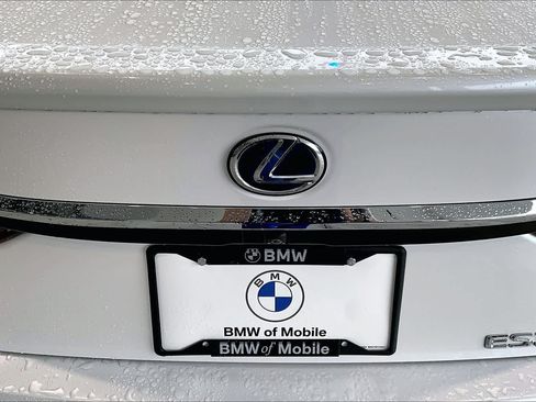 Used 2020 Lexus ES 300h Ultra Luxury w/ Accessory Package FWD image 30