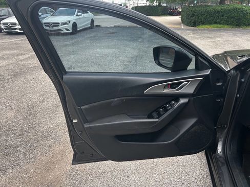 Used 2018 MAZDA MAZDA3 Sport image 9