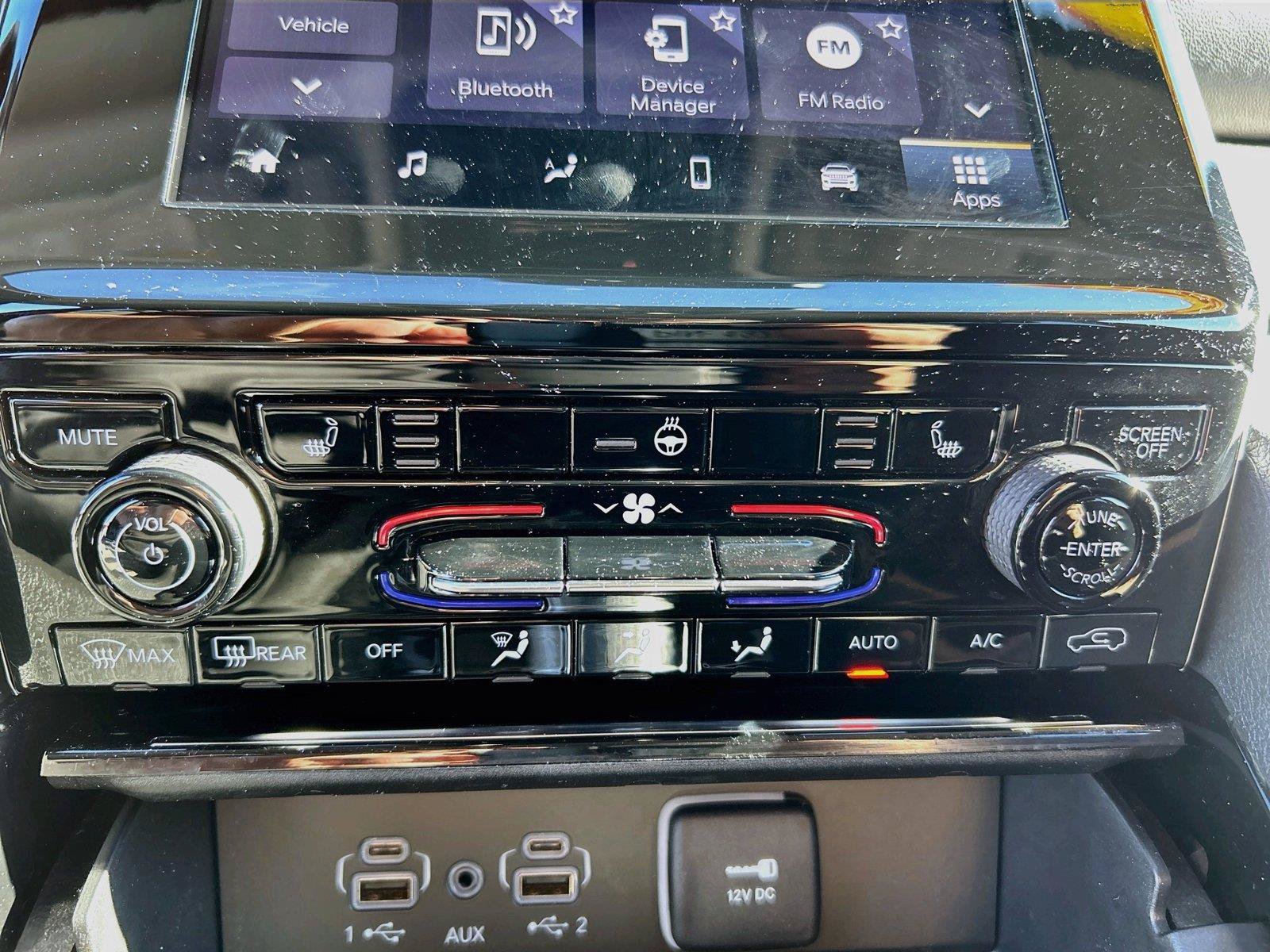 Used 2023 Jeep Grand Cherokee Laredo w/ Luxury Tech Group I AWD/4WD image 45