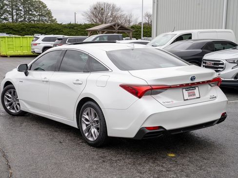 Certified 2021 Toyota Avalon XLE w/ Moonroof Package image 3