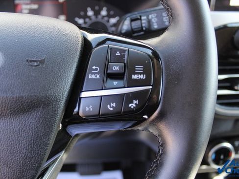 Used 2022 Ford Escape SEL image 11