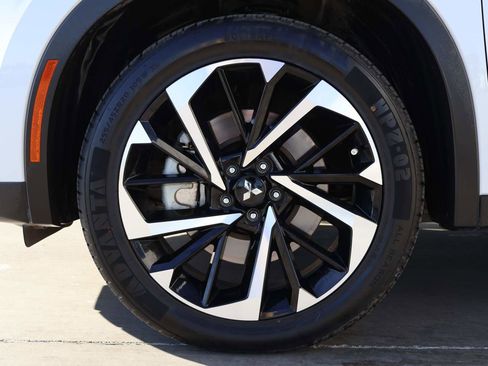 Used 2024 Mitsubishi Outlander SE image 6