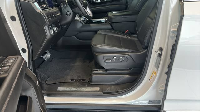 Used 2023 GMC Yukon XL Denali AWD/4WD image 9