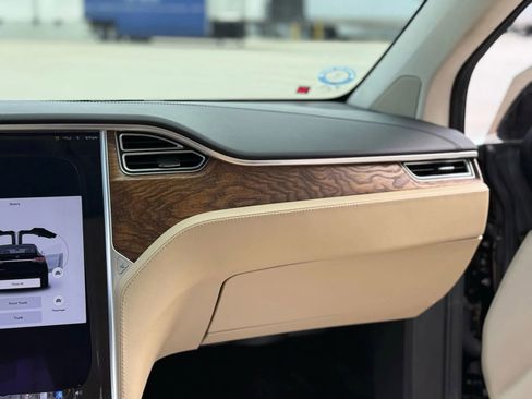 Used 2016 Tesla Model X 75D image 33