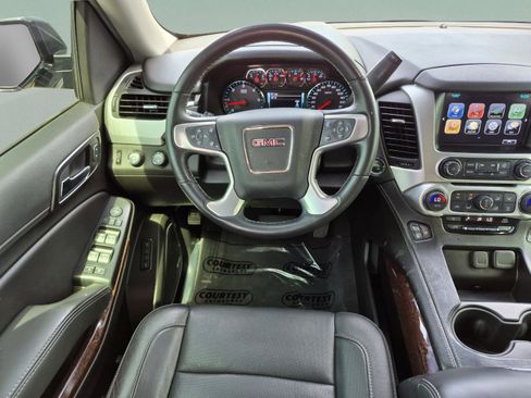 Used 2020 GMC Yukon XL SLT w/ Premium Edition AWD/4WD image 12