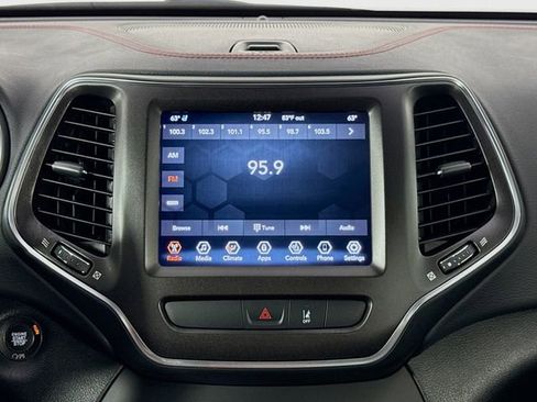 Used 2022 Jeep Cherokee Trailhawk w/ Premium Leather Package image 24