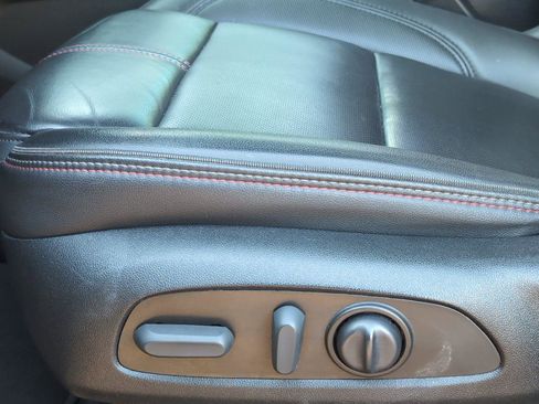 Used 2023 Chevrolet Traverse RS FWD image 14