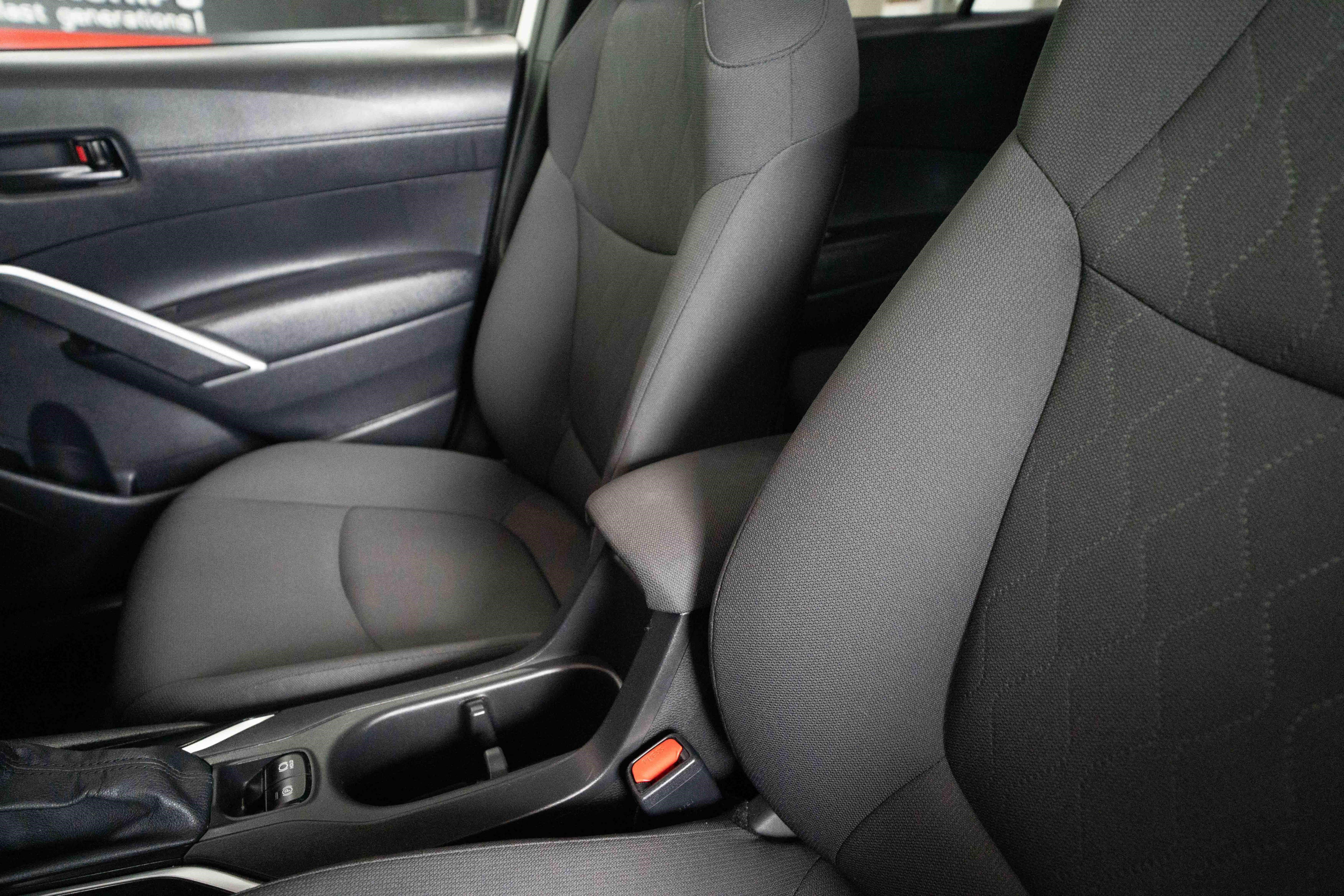 Used 2025 Toyota Corolla Cross LE w/ Moonroof Package AWD/4WD image 10
