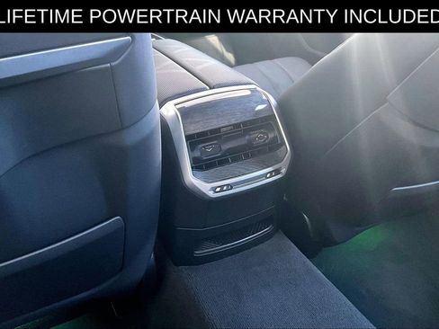 Used 2025 BMW 740i image 32