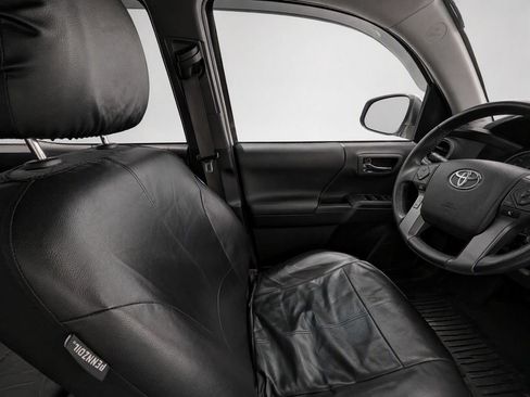 Used 2017 Toyota Tacoma TRD Off-Road AWD/4WD image 22
