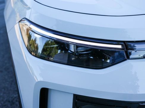 New 2026 Volkswagen Tiguan SE image 14