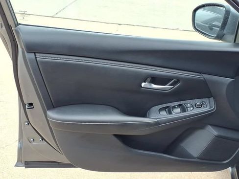 Used 2025 Nissan Sentra SV FWD image 8
