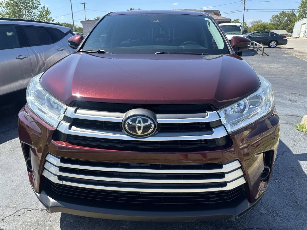 Used 2019 Toyota Highlander LE FWD image 4