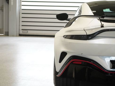Used 2023 Aston Martin V12 Vantage RWD image 11