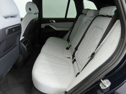 Used 2026 BMW X5 sDrive40i w/ M Sport Package RWD image 22