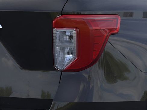 Used 2024 Ford Explorer XLT w/ Equipment Group 202A image 21