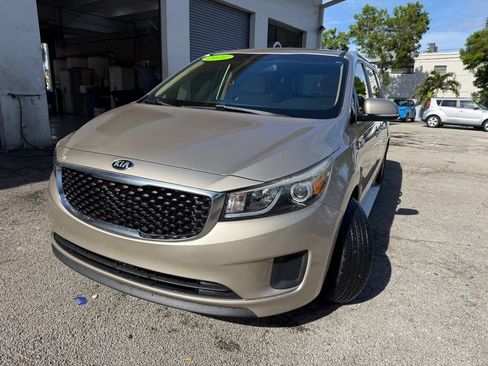 Used 2016 Kia Sedona LX w/ LX Convenience Package FWD image 1