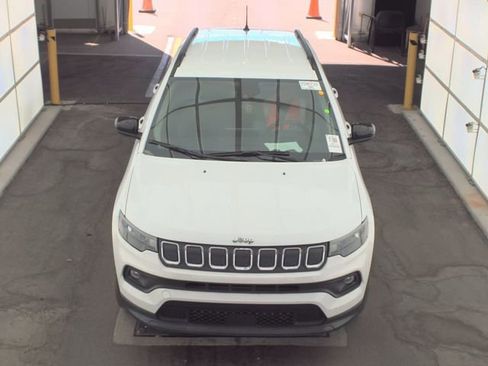 Used 2022 Jeep Compass Latitude image 2